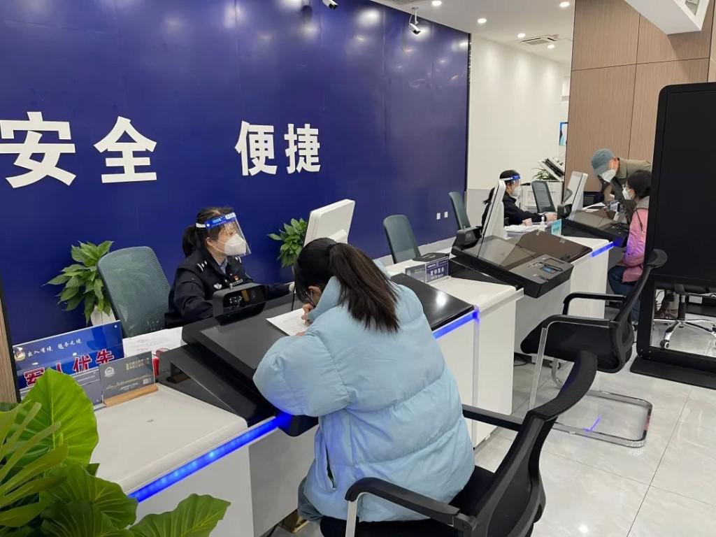 滿足群眾需要！蘭州公安出入境全力優(yōu)化服務舉措 安全服務雙提升